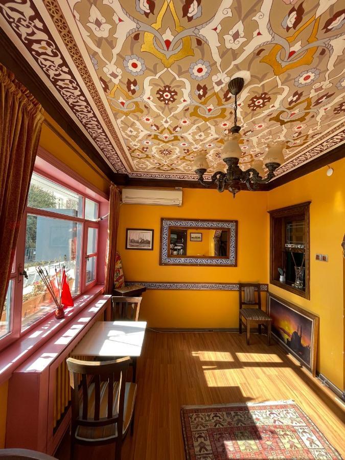 Cheers Vintage Hostel Istanbul Exteriör bild Interior of the house