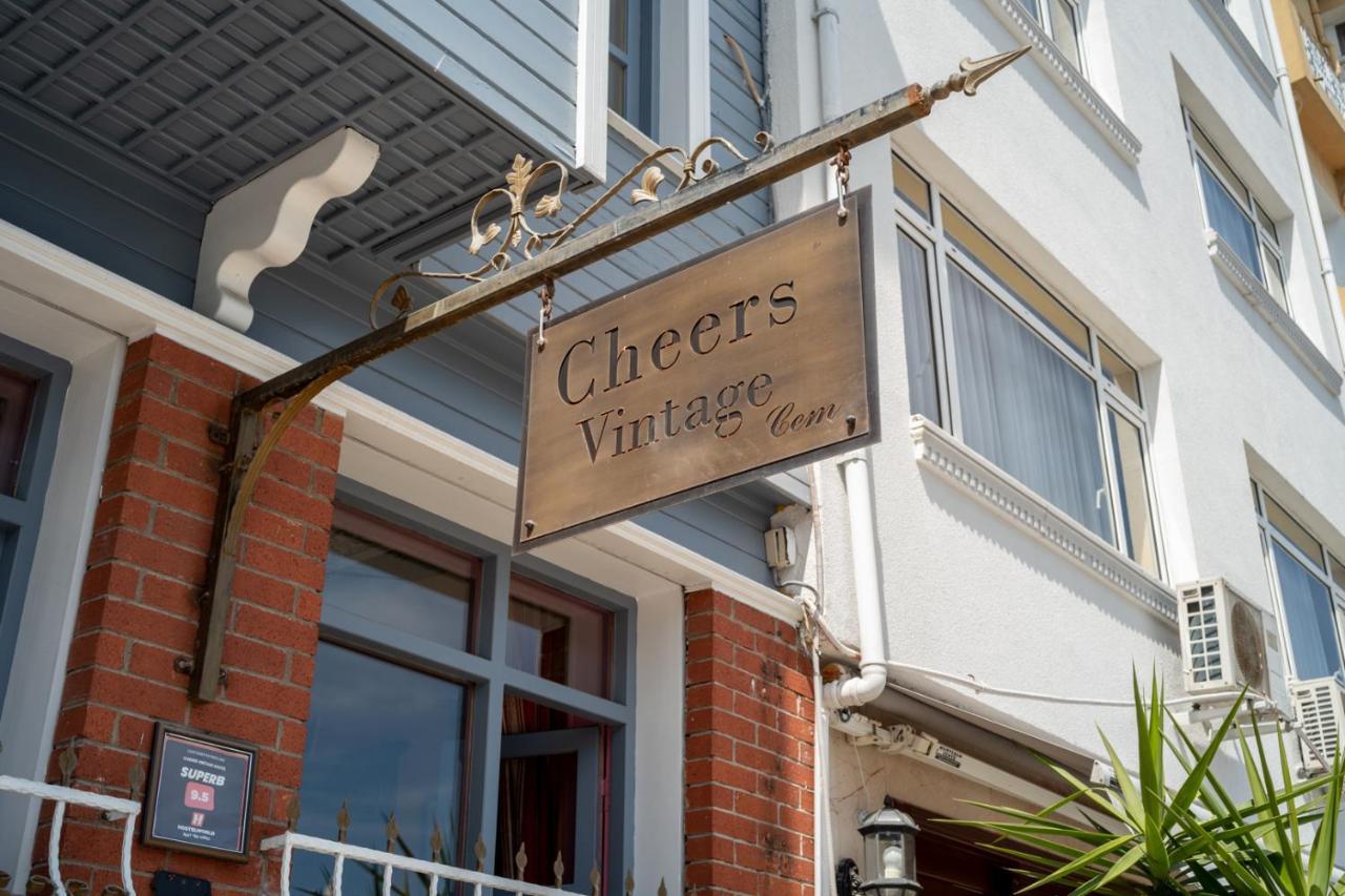 Cheers Vintage Hostel Istanbul Exteriör bild Chelsea Vintage Fair