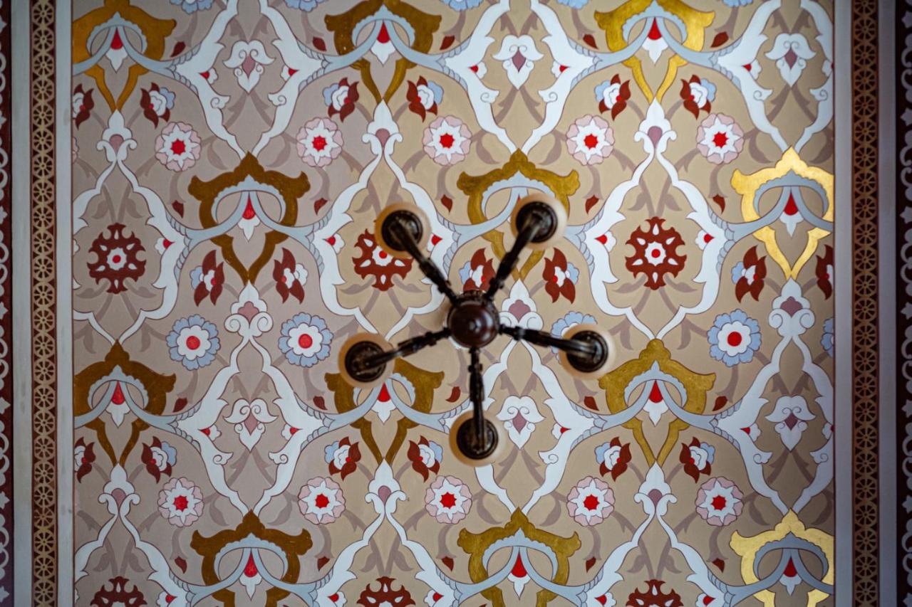 Cheers Vintage Hostel Istanbul Exteriör bild Ceiling of the mosque