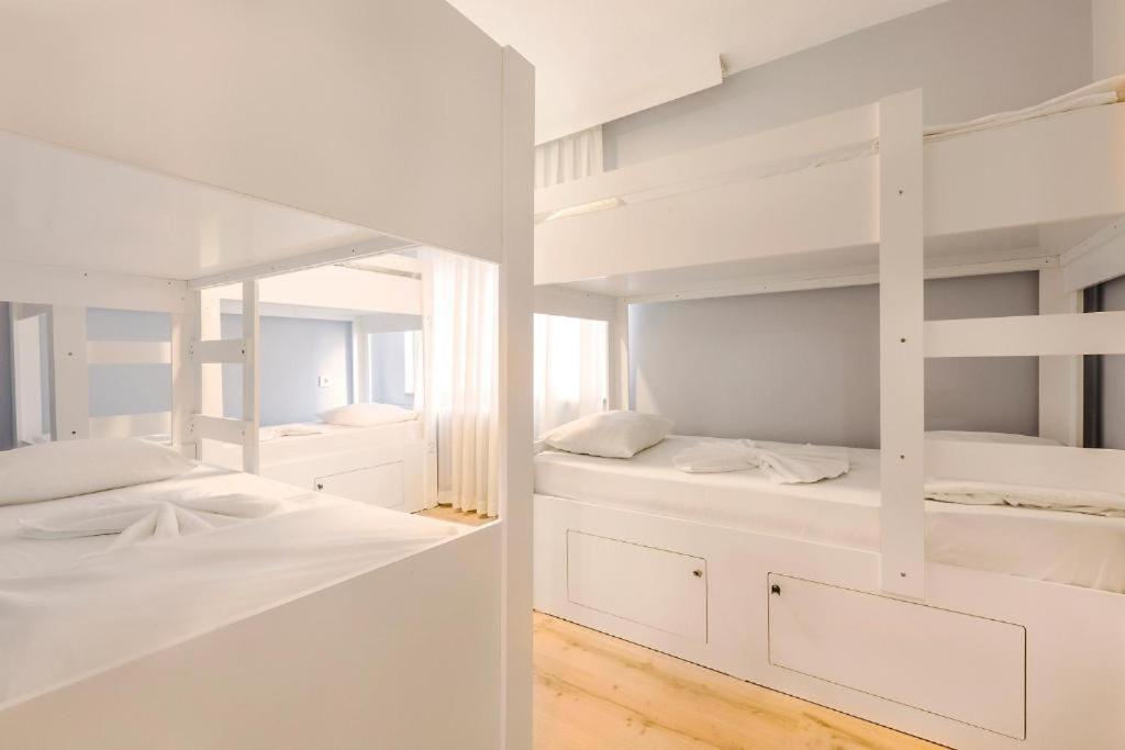 Cheers Vintage Hostel Istanbul Exteriör bild A capsule hotel in Tokyo