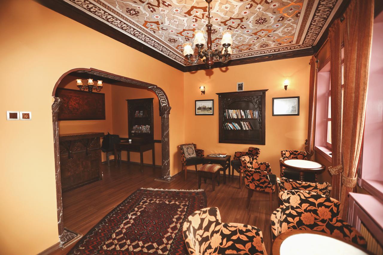 Cheers Vintage Hostel Istanbul Exteriör bild Interior of the house