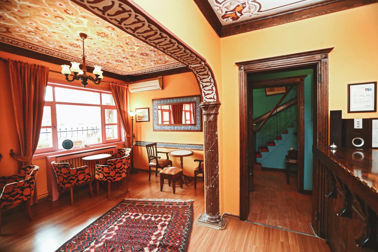 Cheers Vintage Hostel Istanbul Exteriör bild Interior of the house