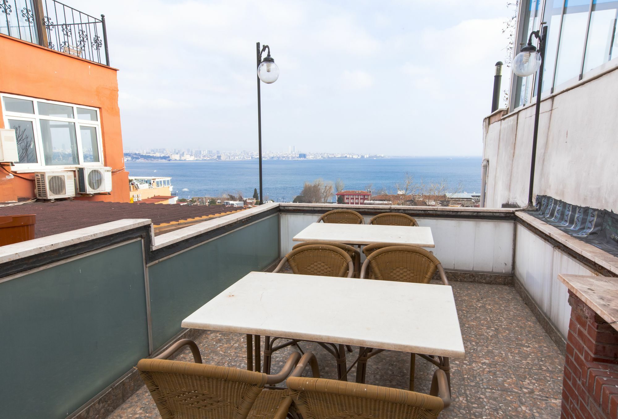 Cheers Vintage Hostel Istanbul Exteriör bild A view of the Black Sea from the hotel